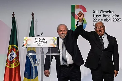 Lula da Silva con su homólogo portugués, Antonio Costa, en Lisboa, el sábado.AFP